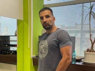 GianniLeo shows video photos